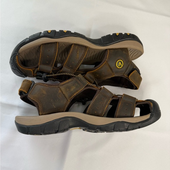 Brown and Black Hiking Sandals with Adjustable Straps - Picture 7 of 7